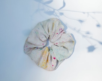 Scrunchie de seda cruda Jumbo Funfetti. Teñido a mano. Shibori. Coletero de seda. Coletero grande. Scrunchie de gran tamaño. Accesorio para el cabello. Cero desperdicio.