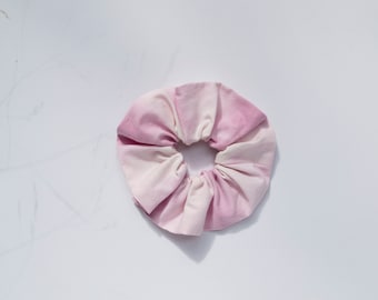 Jumbo Pink Cotton Scrunchie. Teñido a mano. Shibori. Scrunchie de algodón. Scrunchie grande. Scrunchie de gran tamaño. Accesorios para el cabello. Tinte de corbata.
