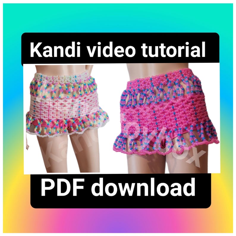 Op de afbeelding: Twee kralenrokken getoond in een Kandi video tutorial PDF download. De linker rok is wit met veelkleurige accenten en de rechter rok is felroze met blauwe accenten. Beide rokken hebben een rasterpatroon en een geplooide zoom aan de onderkant.