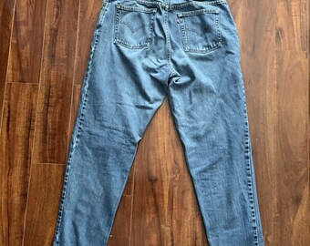 Vintage Levis 550 Jeans Sz 16 Blue Light Wash Relaxed Fit Tapered USA 90s 34x34