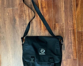 Black VTG Y2k GUESS Logo Flap Messenger Work Laptop Polyurethane Crossbody Bag