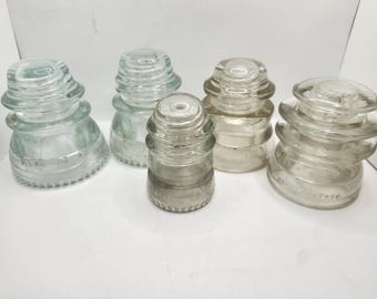 Auswahl an Vintage Klarglas Isolatoren