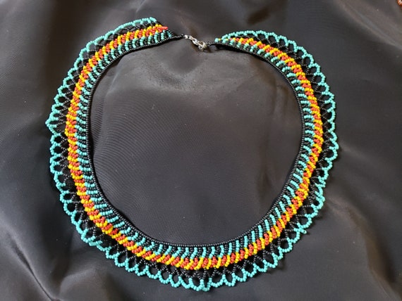 Collier En Verre Taillé Main Et Perles Chrome - Occasion, Bon état D'usage