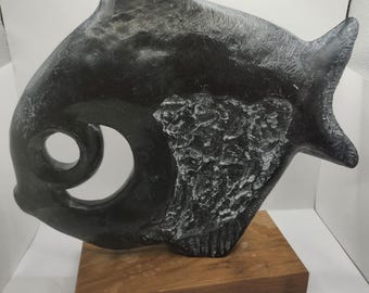 Vintage 1970 Austin Produktionen ""The Fish"" Skulptur von Klara Sever-Signiert."