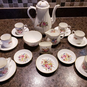 Stunning Vintage 19 Piece Royal Worcester Demitasse/Tea Set - Used