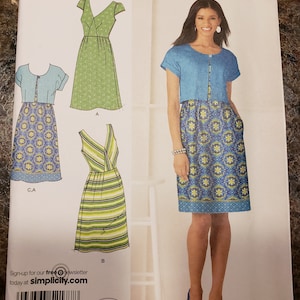Puede incluir: Patrón de costura Simplicity 2177 con diseños de vestidos. El patrón muestra un vestido con corpiño azul y falda estampada, un vestido verde de lunares y un vestido a rayas. El patrón es de talla H5, tallas 6, 8, 10, 12 y 14, con tallas EUR 32-40 y FR 34-42.