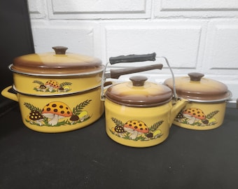 Set vintage di pentole, padelle e bollitore Sears Roebuck Merry Mushroom