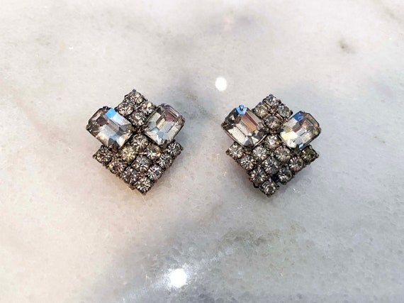Vintage Glamour Clear Rhinestone Clip on Earrings… - image 3