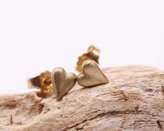 Small heart stud earrings, made of 925 silver, gold-plated