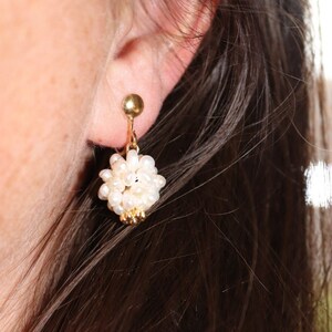 Ear screws, gold-plated, with ball made of freshwater pearls