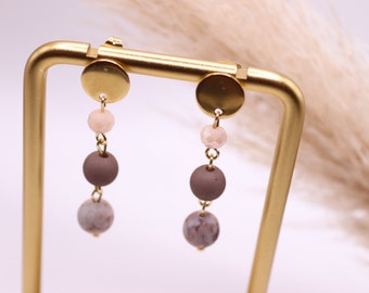 Ohrringe aus Perlen in beige und taupe