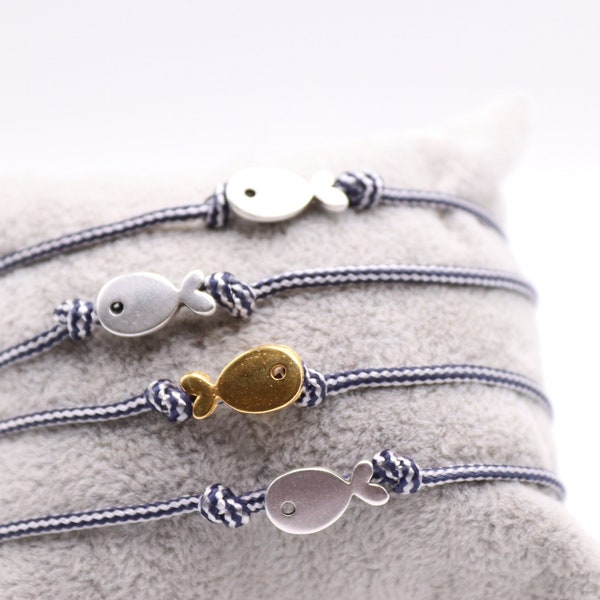 Bracelet made of sailing rope with a small fish in gold or silver