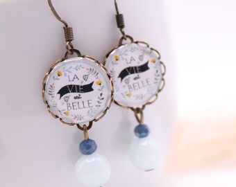 Boucles d'oreilles "La vie est belle" avec perles bleues