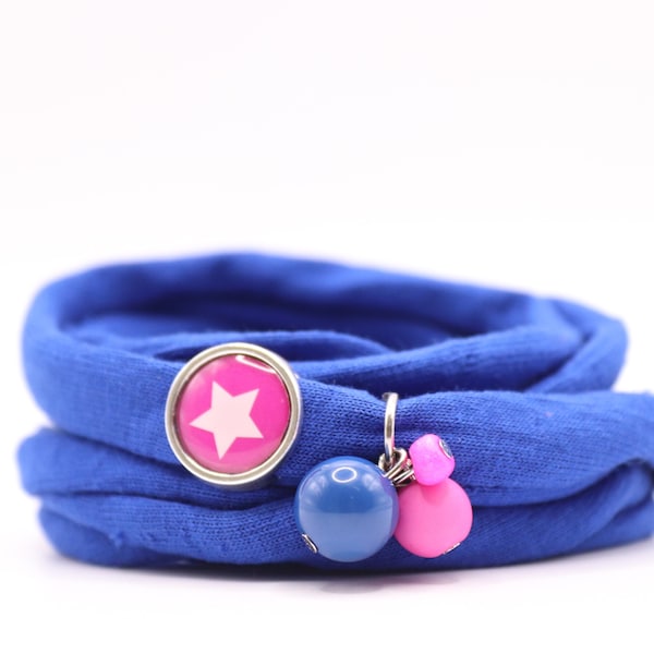 Wickelarmband aus recyceltem Textilgarn in blau mit Schiebeperle mit Stern- Motiv und Perlen