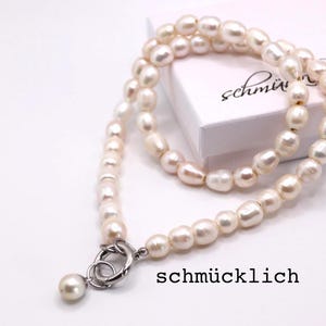Kette aus Süßwasserperlen mit Anhänger