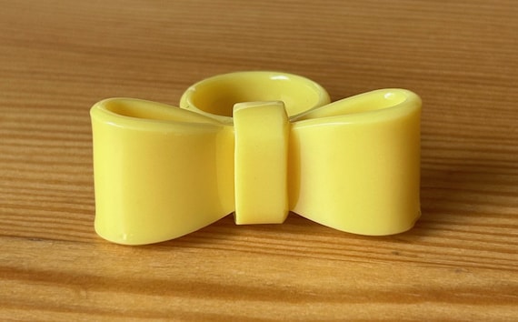 Lucite Bow Ring,Yellow Lucite Ring,80's Bow Ring,… - image 2