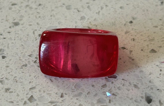 Vintage Ruby Red Lucite Ring, Mod 1980s Ring, Siz… - image 6