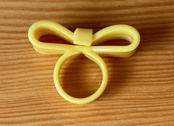 Lucite Bow Ring,Yellow Lucite Ring,80's Bow Ring,… - image 4