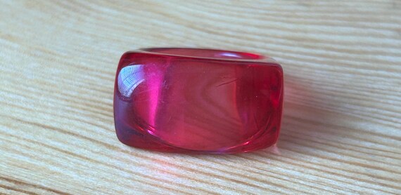 Vintage Ruby Red Lucite Ring, Mod 1980s Ring, Siz… - image 9