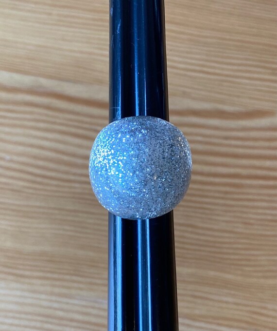 Vintage Lucite Bubble Ring: Silver Glitter Mod Ri… - image 7