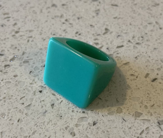 Turquoise Acrylic Statement Ring: 1980s Blue Mod … - image 7