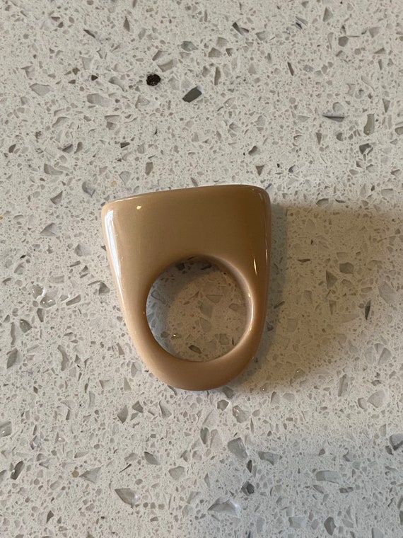 Mod Brown Acrylic Statement Ring - Size 7 1/2 - image 6