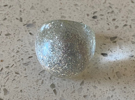 Vintage Lucite Bubble Ring: Silver Glitter Mod Ri… - image 5