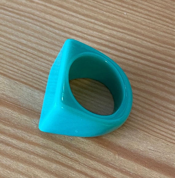 Turquoise Acrylic Statement Ring: 1980s Blue Mod … - image 2