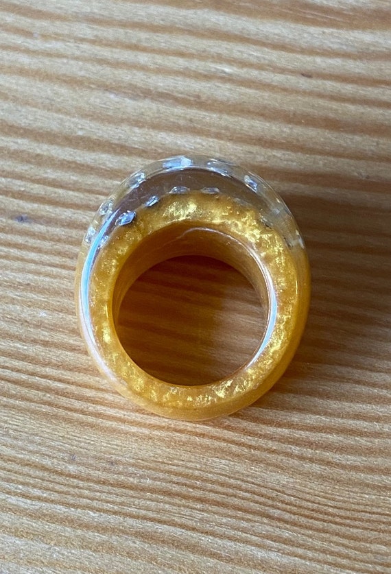 Vintage Rhinestone Lucite Ring, Marbled Gold Stat… - image 10