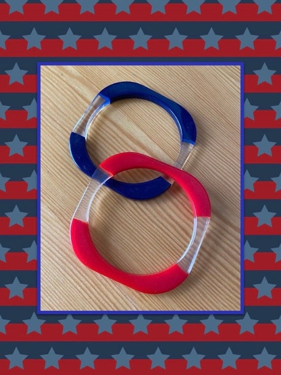 Vintage 1970s Lucite Bangle Set: Red and Navy Blu… - image 1