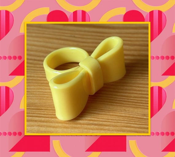 Lucite Bow Ring,Yellow Lucite Ring,80's Bow Ring,… - image 1