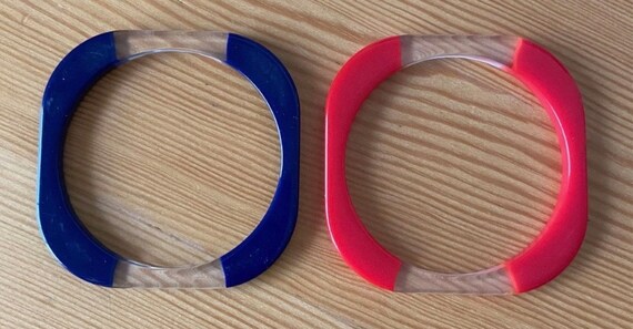 Vintage 1970s Lucite Bangle Set: Red and Navy Blu… - image 10