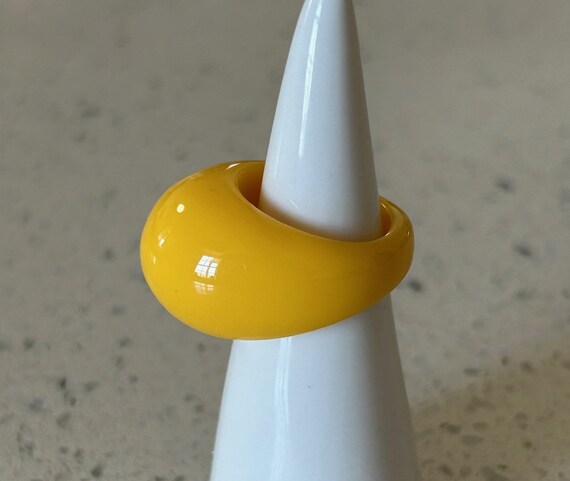Vintage Acrylic Bubble Ring, Sunshine Yellow Luci… - image 6