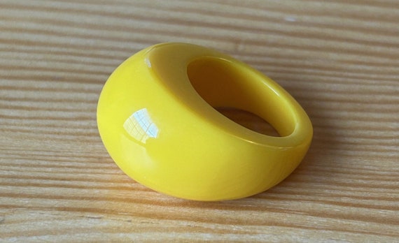 Vintage Acrylic Bubble Ring, Sunshine Yellow Luci… - image 7
