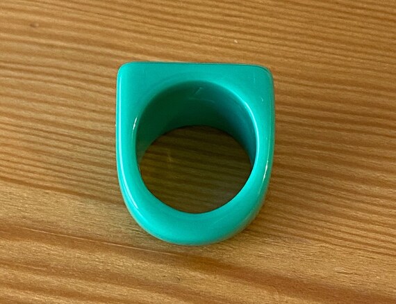 Turquoise Acrylic Statement Ring: 1980s Blue Mod … - image 10