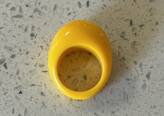 Vintage Acrylic Bubble Ring, Sunshine Yellow Luci… - image 5