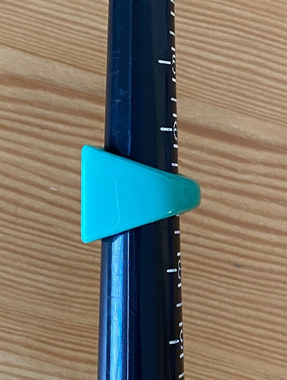 Turquoise Acrylic Statement Ring: 1980s Blue Mod … - image 5