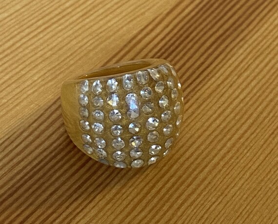 Vintage Rhinestone Lucite Ring, Marbled Gold Stat… - image 2