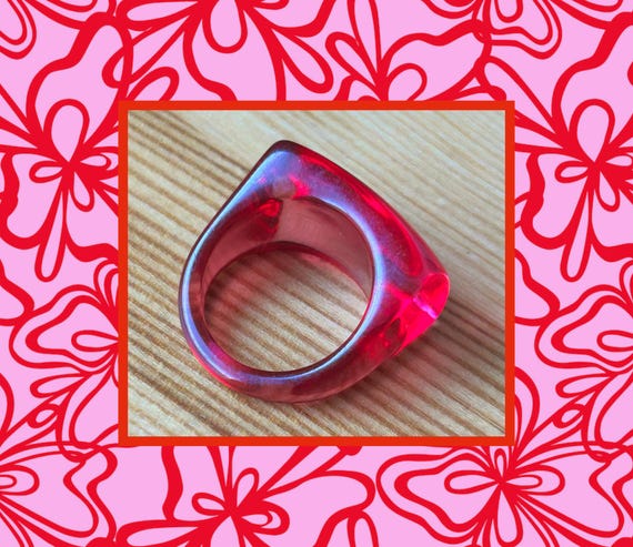 Vintage Ruby Red Lucite Ring, Mod 1980s Ring, Siz… - image 1
