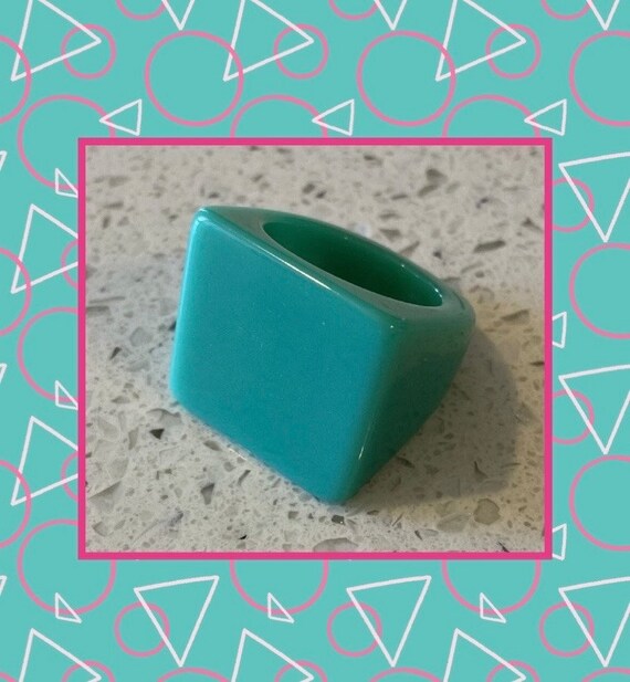 Turquoise Acrylic Statement Ring: 1980s Blue Mod … - image 1