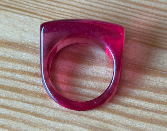 Vintage Ruby Red Lucite Ring, Mod 1980s Ring, Siz… - image 5