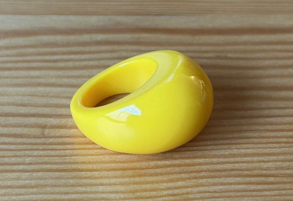 Vintage Acrylic Bubble Ring, Sunshine Yellow Luci… - image 10