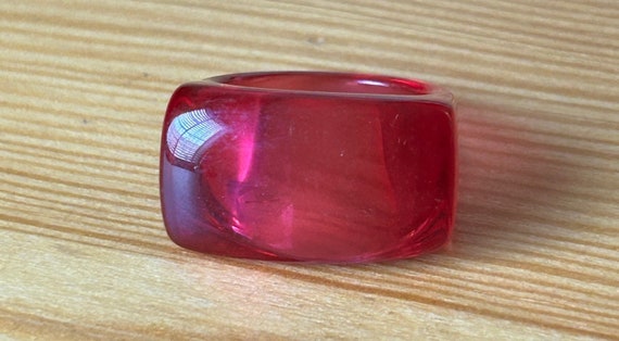 Vintage Ruby Red Lucite Ring, Mod 1980s Ring, Siz… - image 4