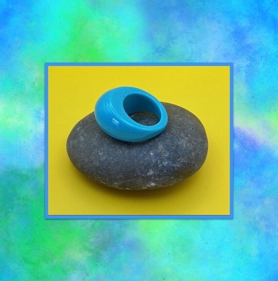 Sky Blue Acrylic Bubble Ring - Size 6 - Vintage S… - image 5