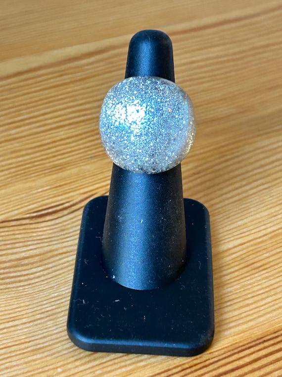 Vintage Lucite Bubble Ring: Silver Glitter Mod Ri… - image 2