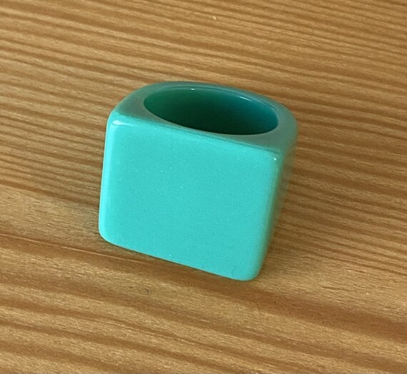 Turquoise Acrylic Statement Ring: 1980s Blue Mod … - image 6