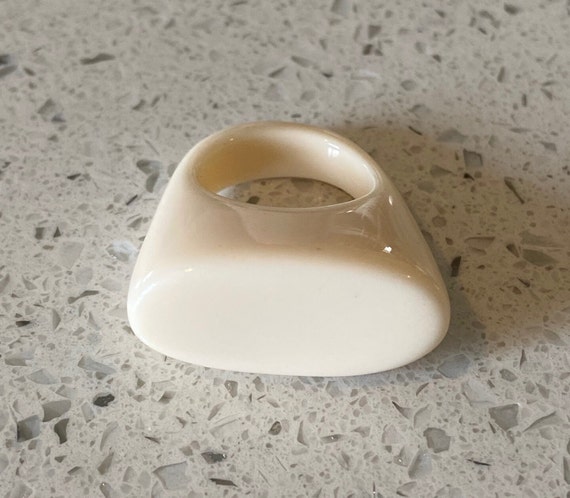 Cream Acrylic Geometric Ring, Size 7, Mod Cocktai… - image 2