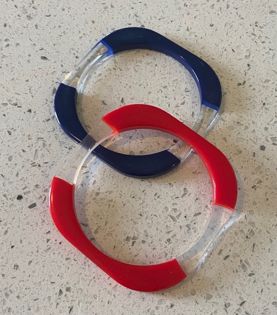 Vintage 1970s Lucite Bangle Set: Red and Navy Blu… - image 3