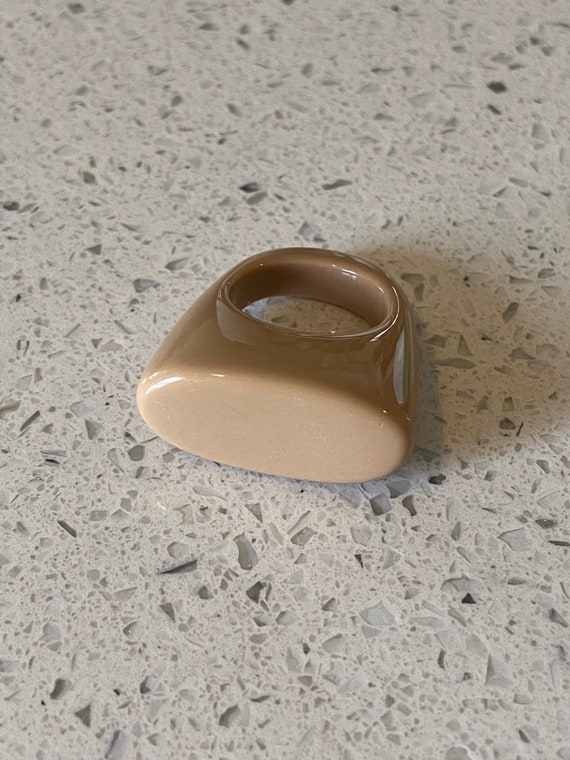 Mod Brown Acrylic Statement Ring - Size 7 1/2 - image 2