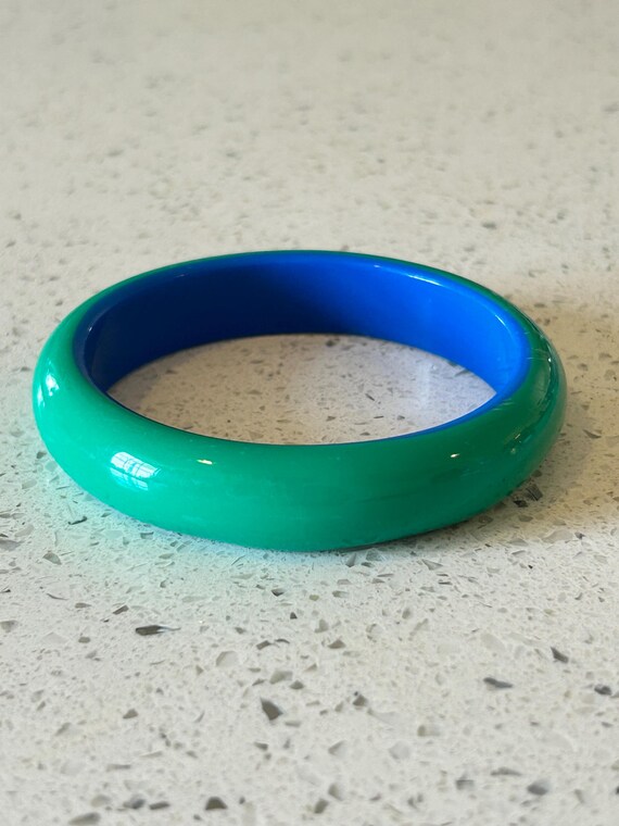 Two-Tone Lucite Bangle: Mod Blue & Green Stacking… - image 2